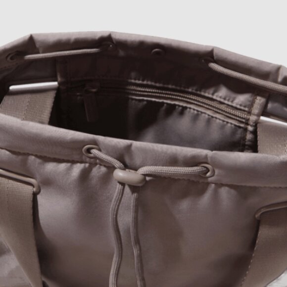 NWOT BEYOND YOGA Convertible Gym Bag Backpack Tote in Birch Retail Price $80.00 - Picture 13 of 13